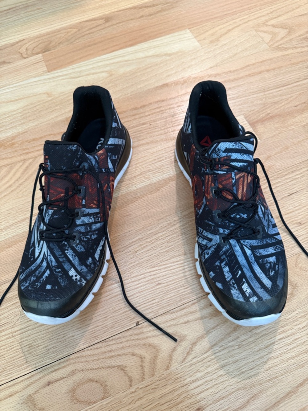 Like NEW Reebok w ‘Pump’ Men's Black and orange/rust Patterned Athletic Trainers